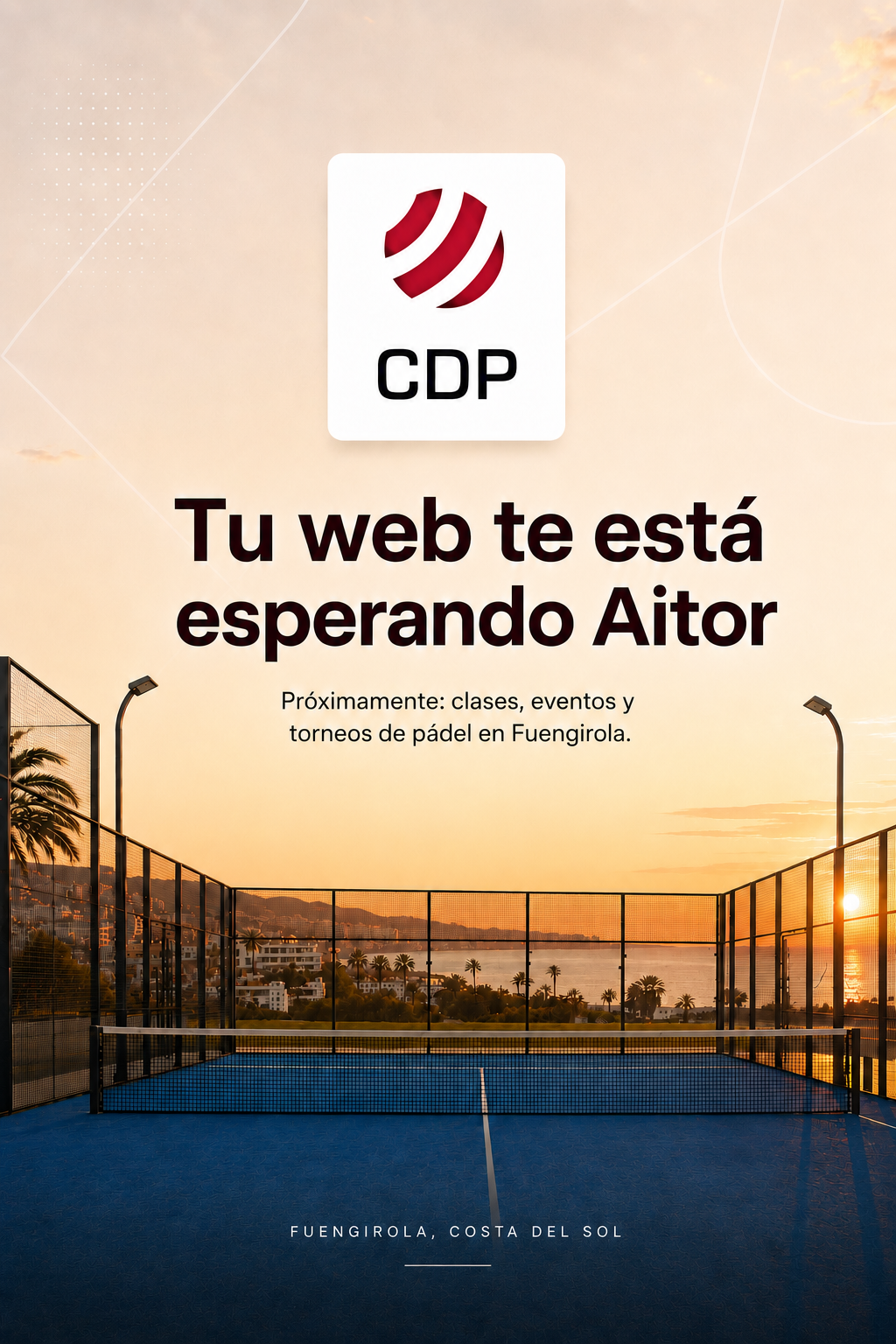 Pista de pádel con la playa de Fuengirola al fondo